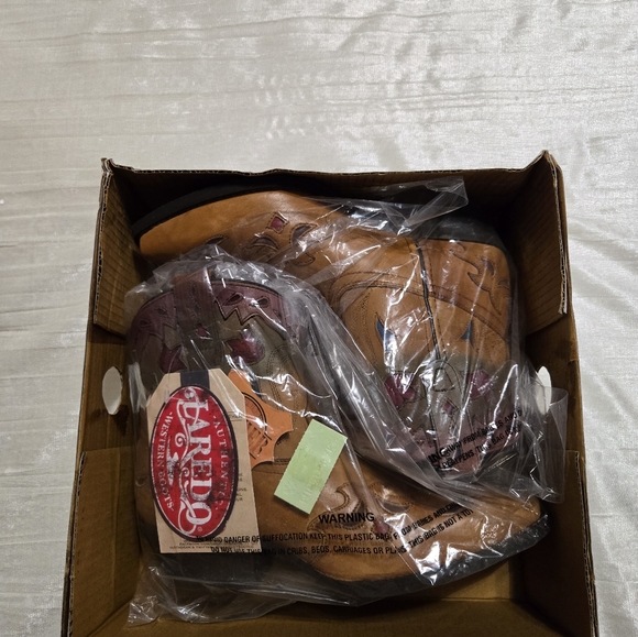 Laredo Tan Western Boots with Red and Brown Accents Brand New In Box. - Picture 9 of 9